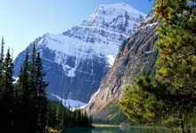 虎扑体育：[英超]凯帕出击失误 迪亚斯射门先下一城.